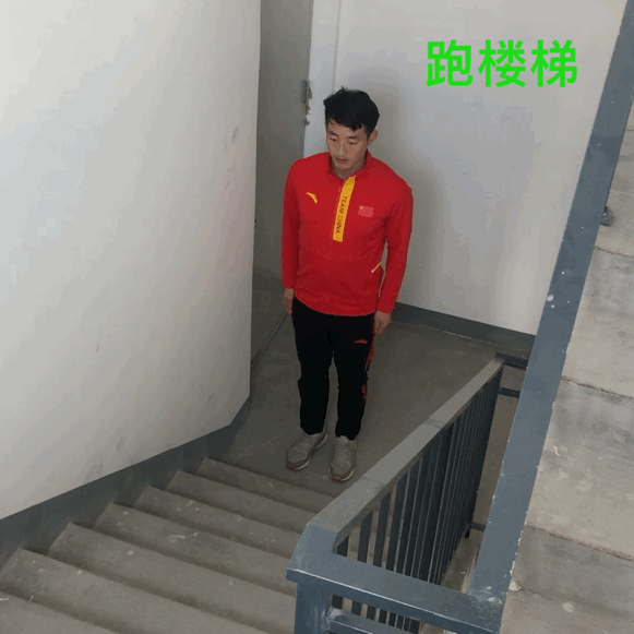 火狐电竞官方网站火狐电竞app首页健身锻炼12招、18法助你在家“动起来”（附动图演示）(图18)